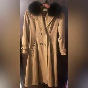 Vintage-Inspired Camel Wool Maxi Coat With Faux Fur Collar